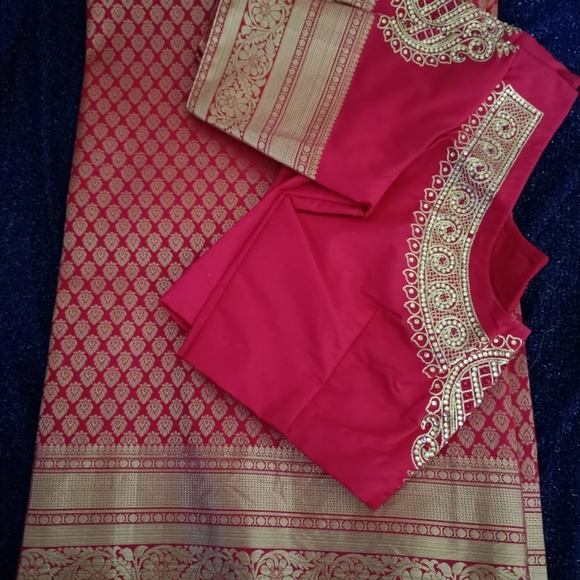 Beautiful wedding Banarasi silk saree with Blouse - Picture 9 of 14